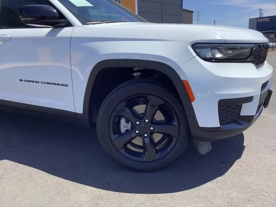 2023 Jeep Grand Cherokee Altitude photo 1