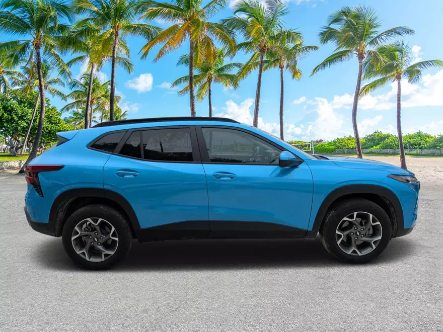 2025 Chevrolet Trax LT photo 1