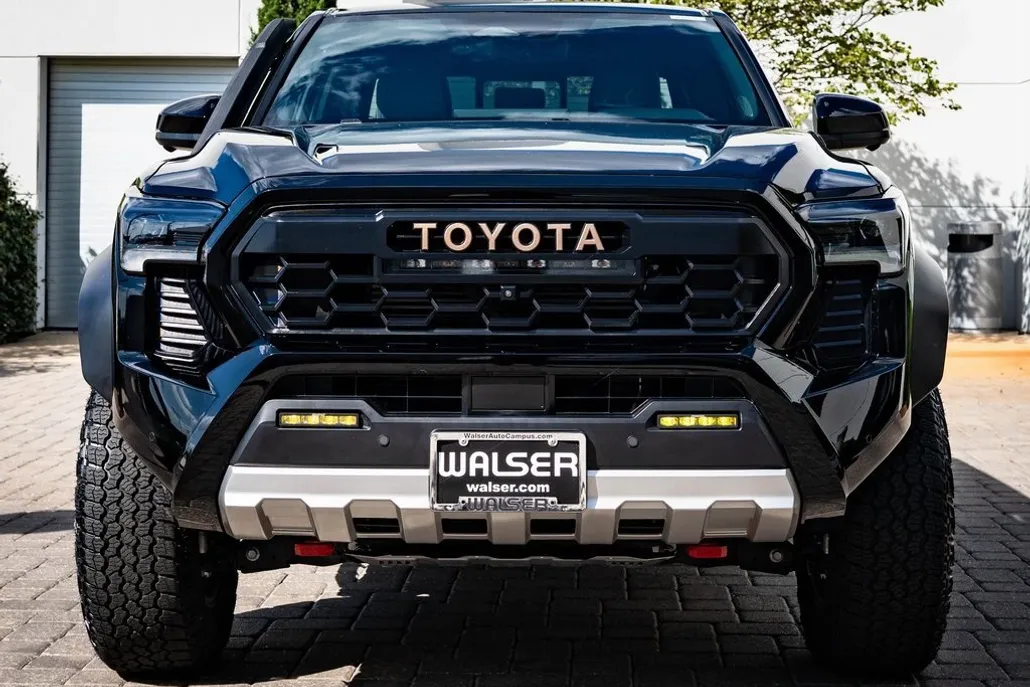 2025 Toyota Tacoma Trailhunter photo 1
