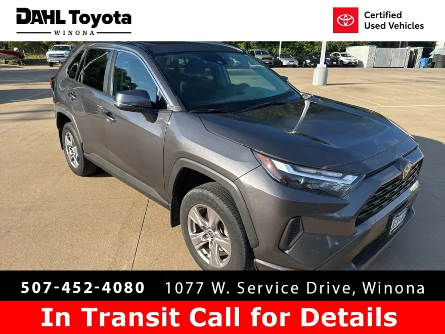 2022 Toyota RAV4 XLE photo 1