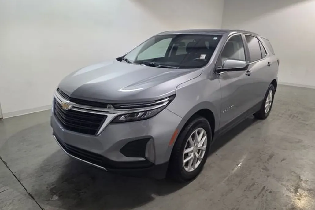 2023 Chevrolet Equinox LT photo 1