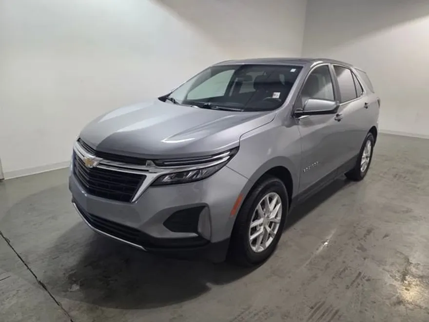 2023 Chevrolet Equinox LT photo 1
