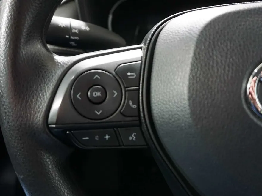 2023 Toyota RAV4 XLE photo 22