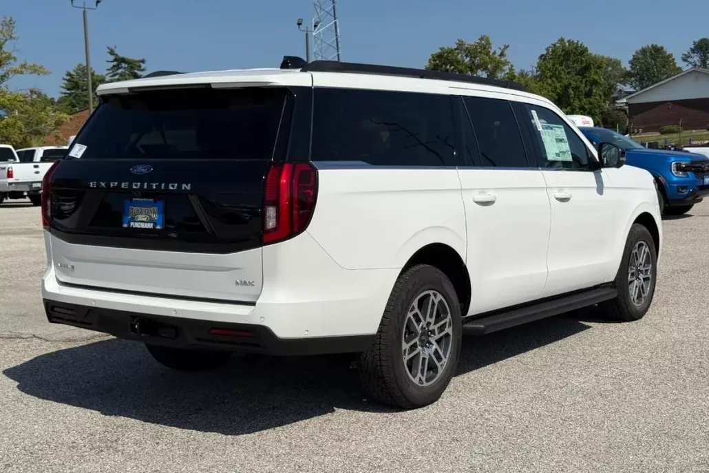 2025 Ford Expedition MAX photo 1
