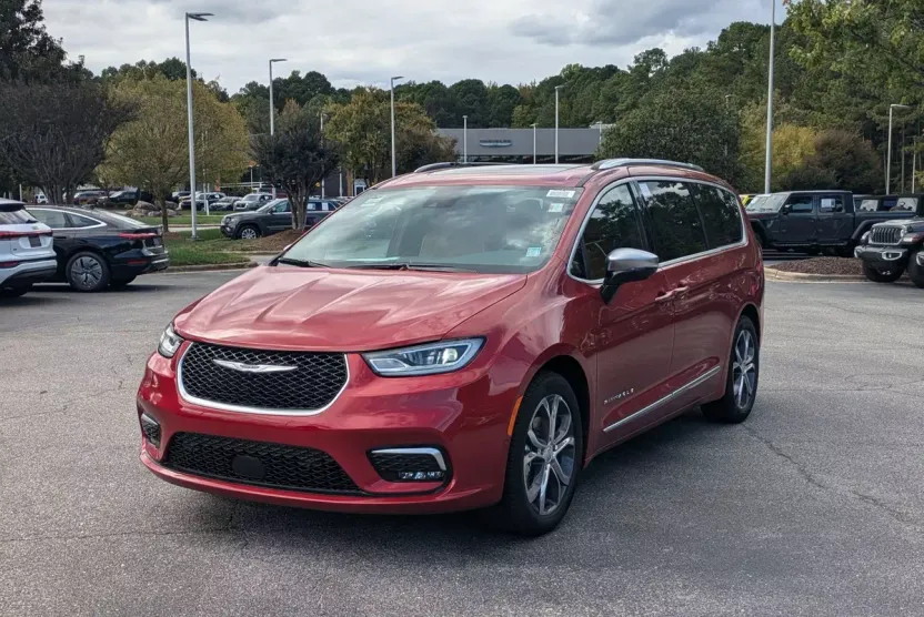 2026 Chrysler Pacifica Pinnacle photo 1