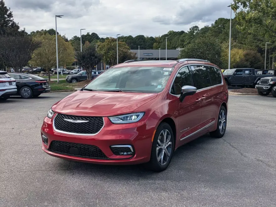 2026 Chrysler Pacifica Pinnacle photo 1