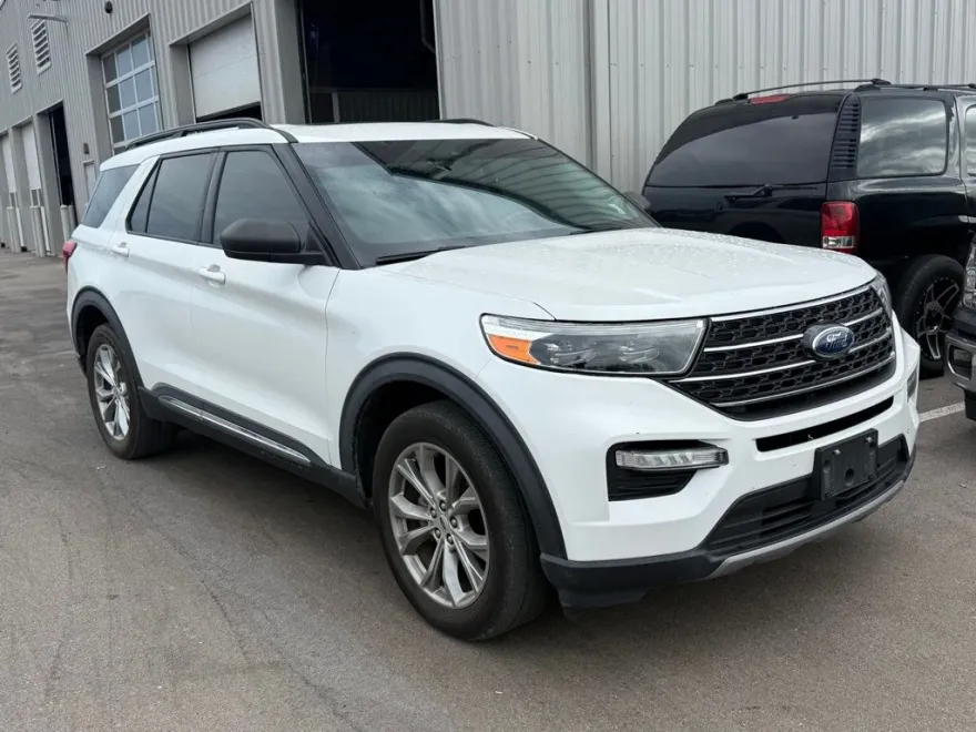 2020 Ford Explorer XLT photo 1