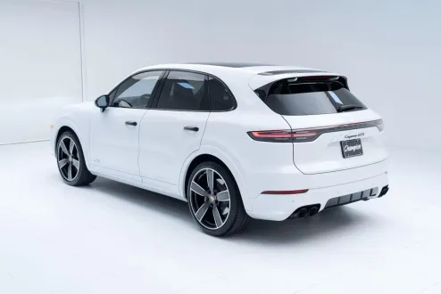 2022 Porsche Cayenne GTS photo 2