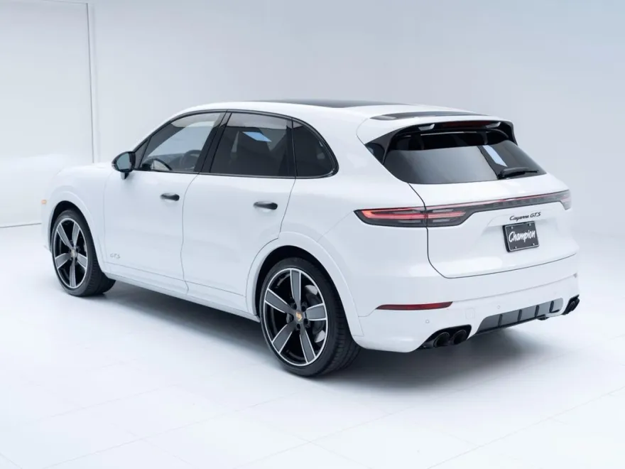 2022 Porsche Cayenne GTS photo 2