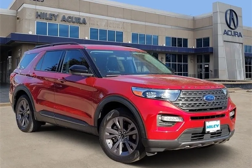 2022 Ford Explorer XLT photo 1