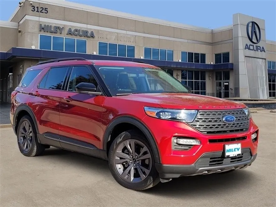 2022 Ford Explorer XLT photo 1