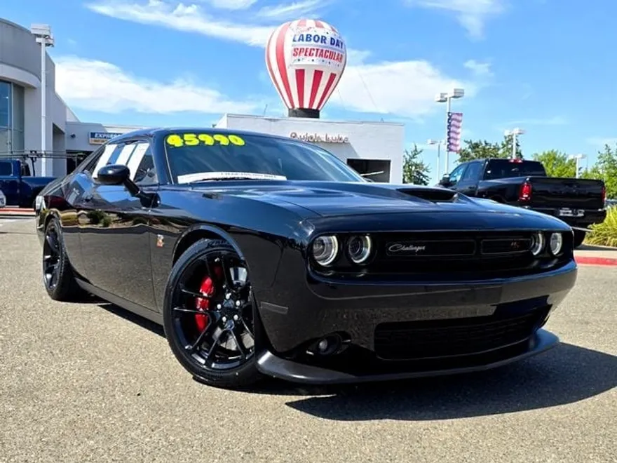 2022 Dodge Challenger R/T Scat Pack photo 1