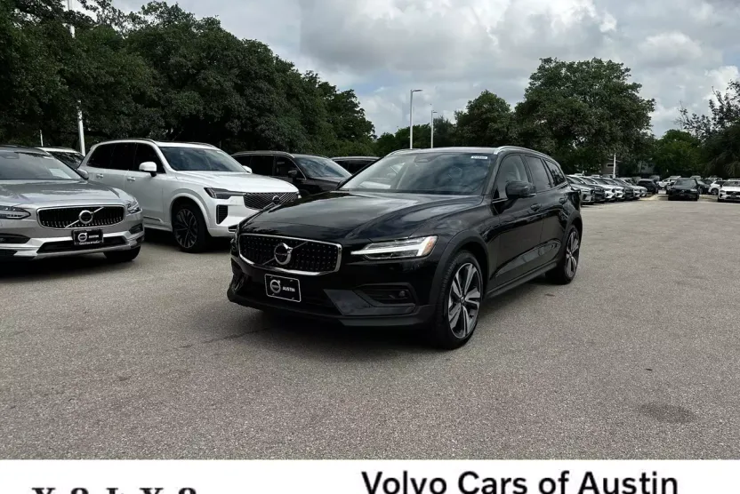 2025 Volvo V60 Cross Country B5 Plus photo 1