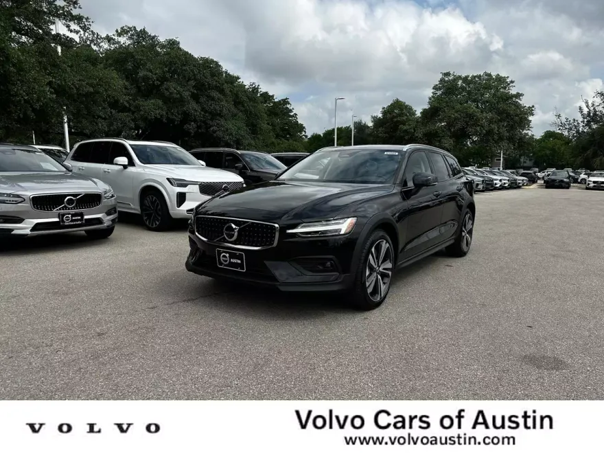 2025 Volvo V60 Cross Country B5 Plus photo 1