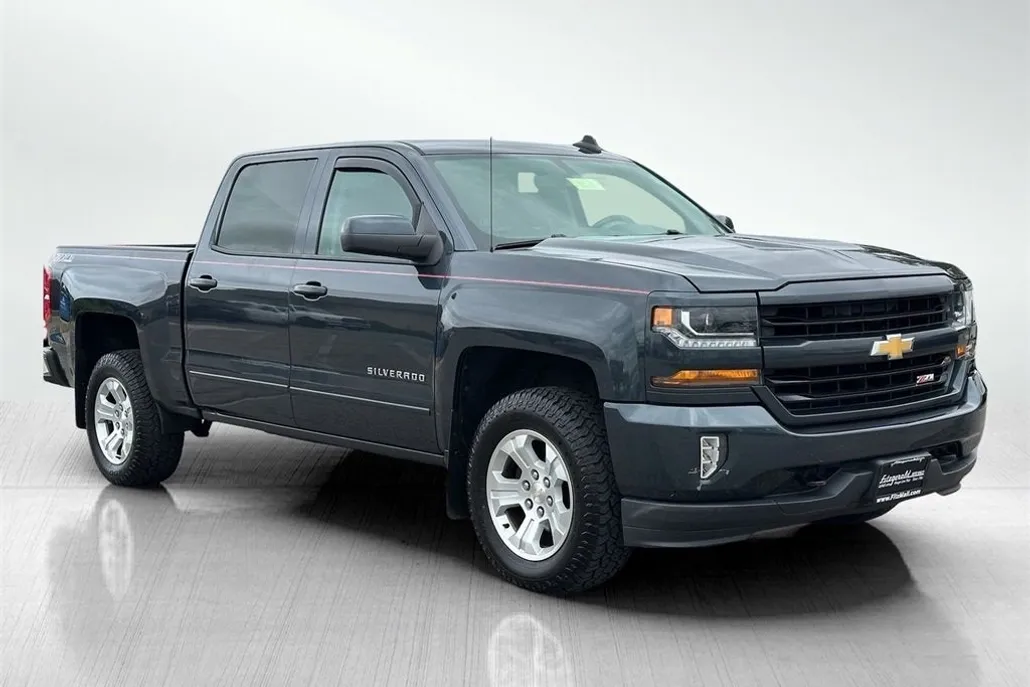 2017 Chevrolet Silverado 1500 LT photo 1