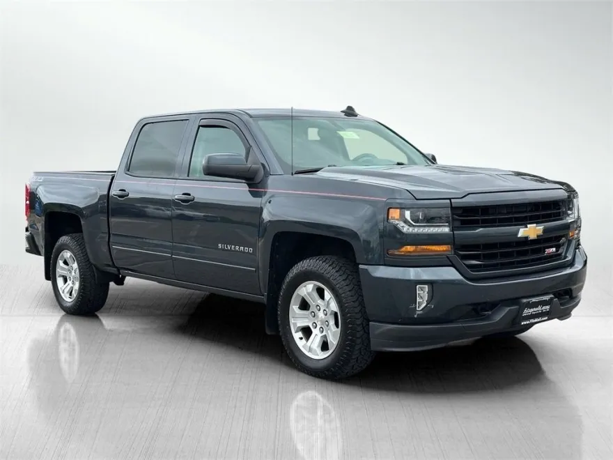 2017 Chevrolet Silverado 1500 LT photo 1