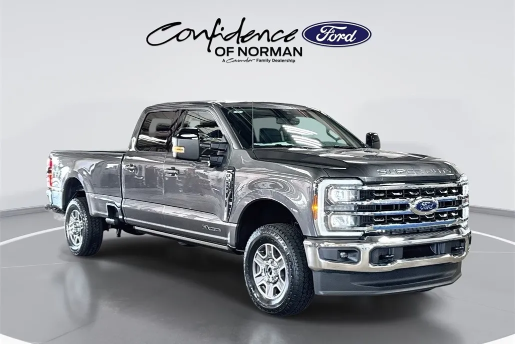 2025 Ford F-350 Lariat photo 1