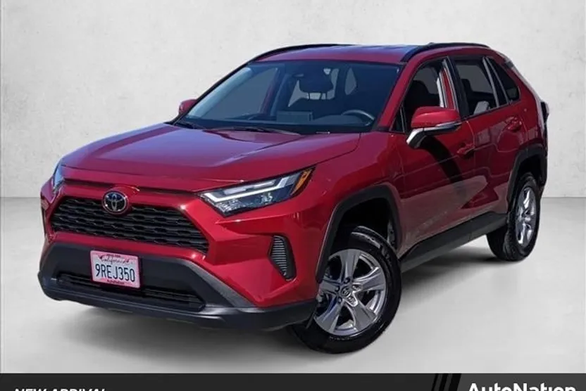 2025 Toyota RAV4 XLE photo 1