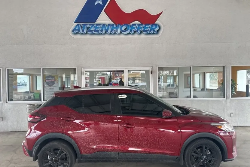 2023 Nissan Kicks SV photo 1