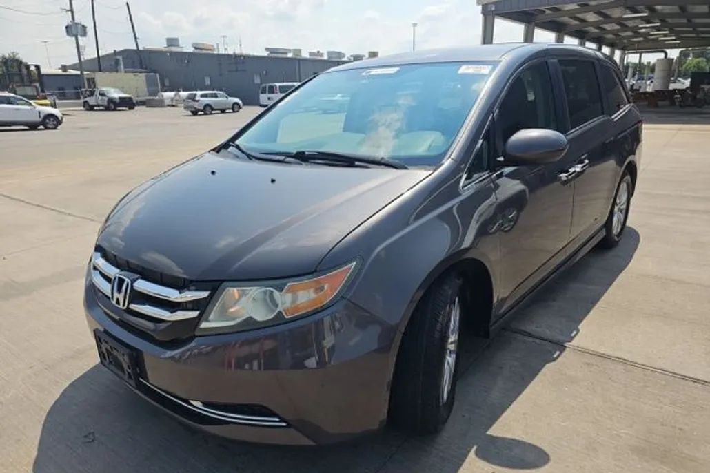 2016 Honda Odyssey SE photo 1
