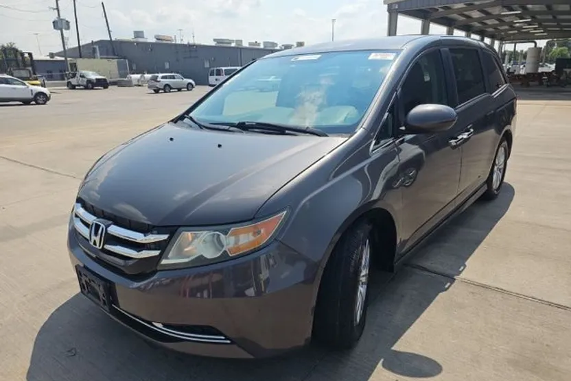2016 Honda Odyssey SE photo 1
