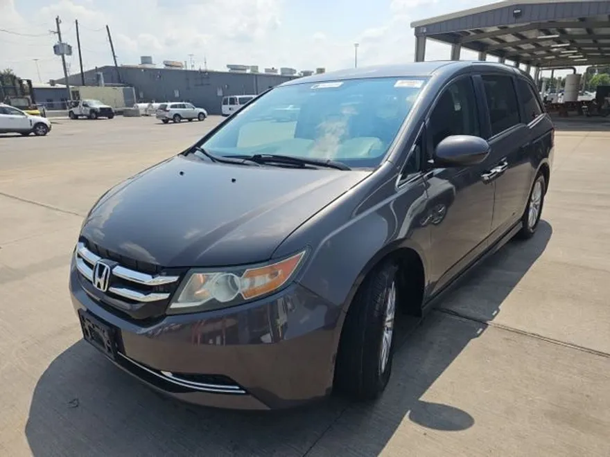 2016 Honda Odyssey SE photo 1