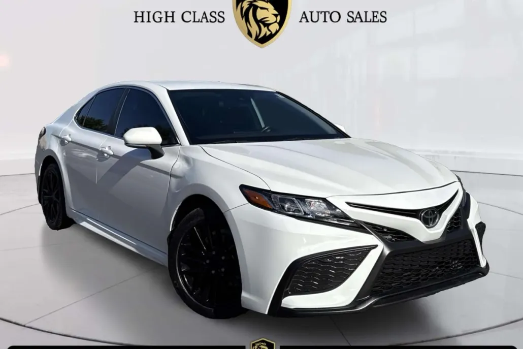 2022 Toyota Camry SE photo 1
