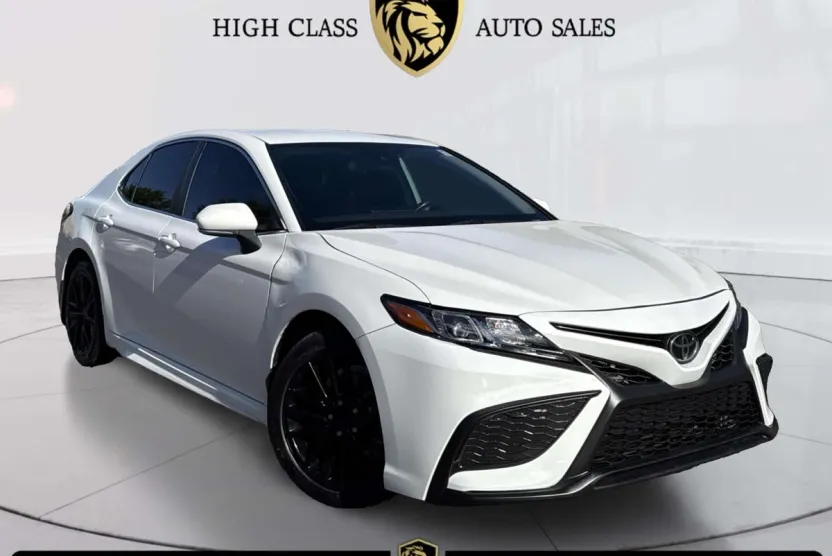 2022 Toyota Camry SE photo 1