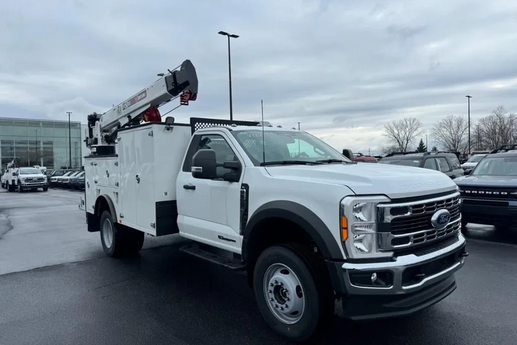 2023 Ford F-600 photo 1