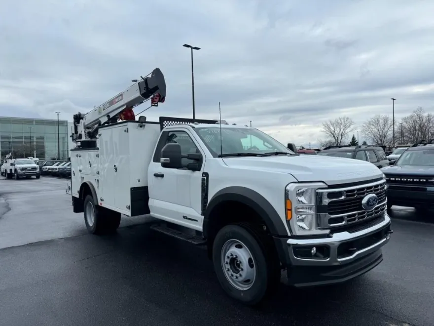 2023 Ford F-600 photo 1
