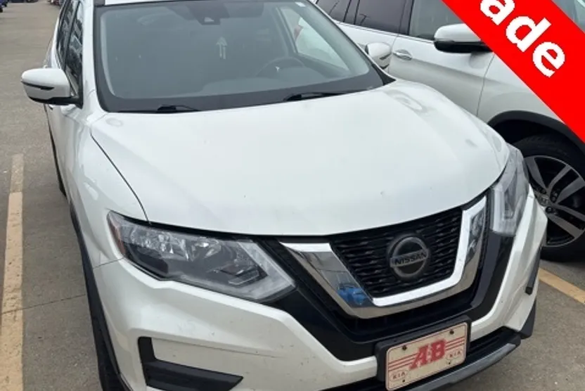 2019 Nissan Rogue SV photo 1