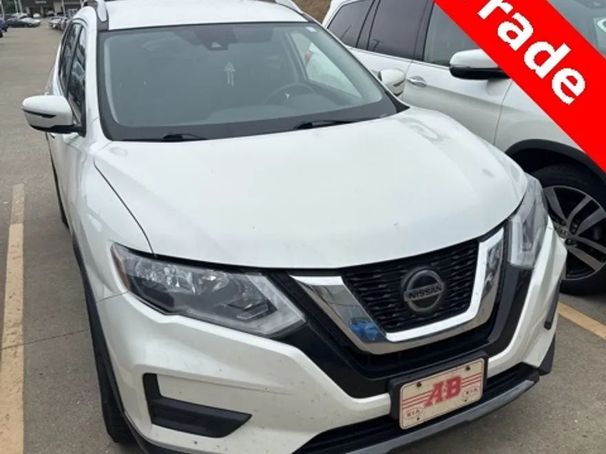 2019 Nissan Rogue SV photo 1