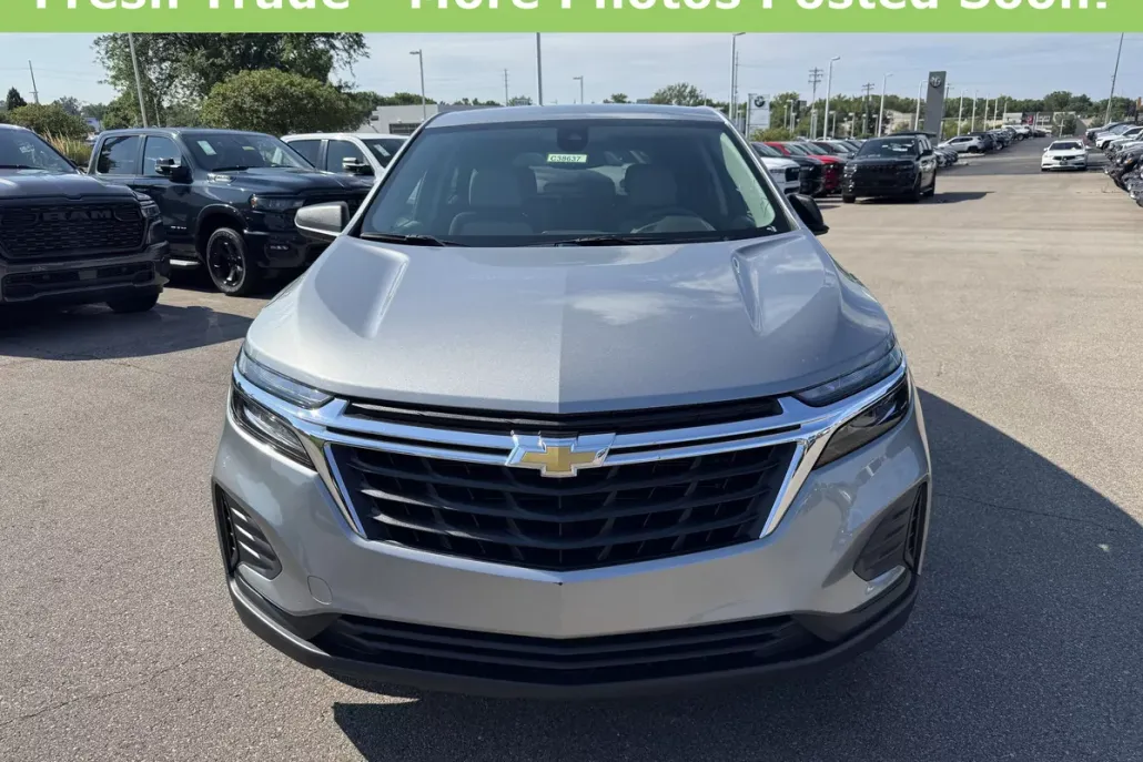 2023 Chevrolet Equinox LS photo 1