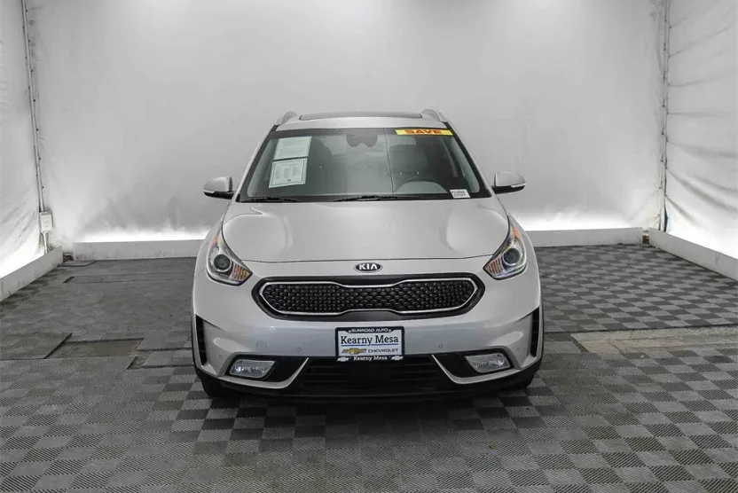 2017 Kia Niro Touring photo 1