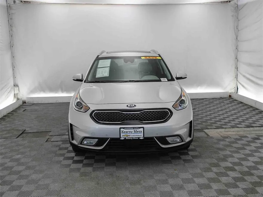 2017 Kia Niro Touring photo 1