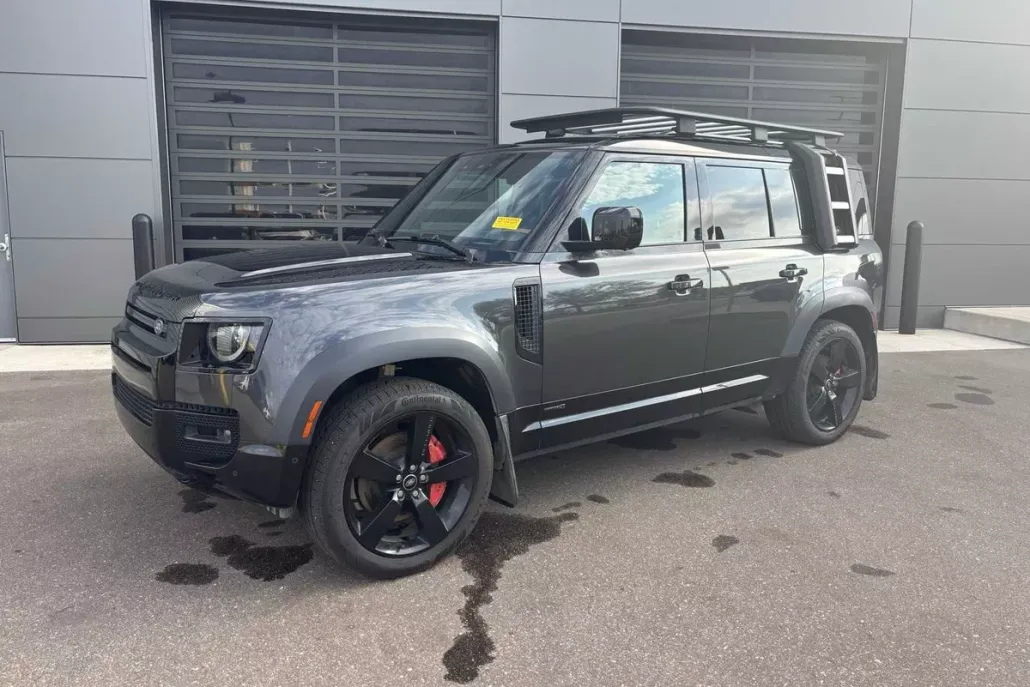 2023 Land Rover Defender 110 photo 1