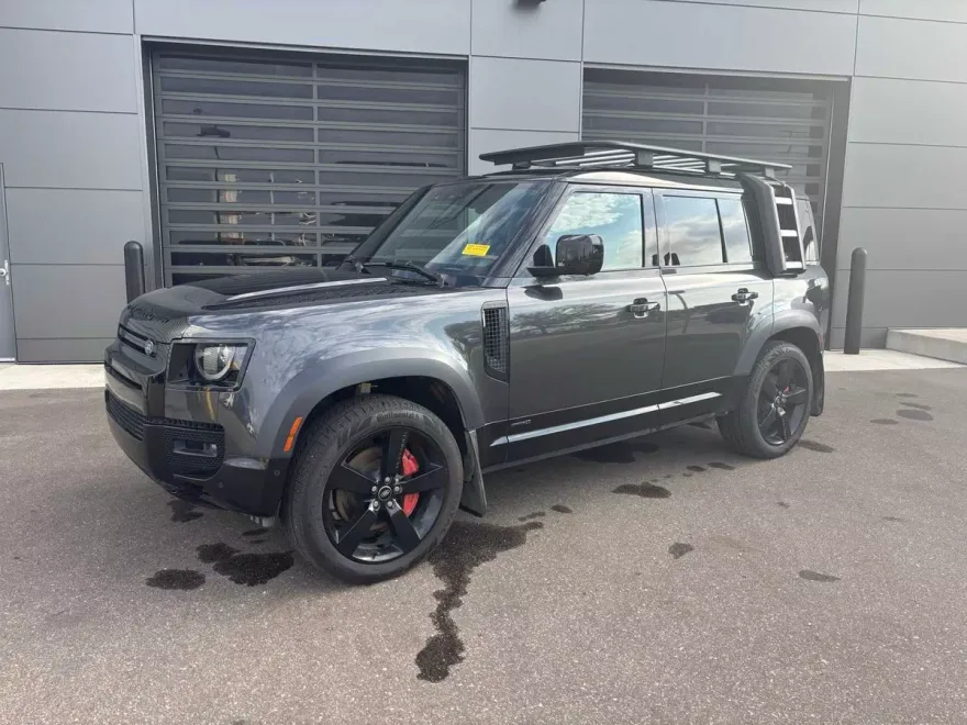 2023 Land Rover Defender 110 photo 1