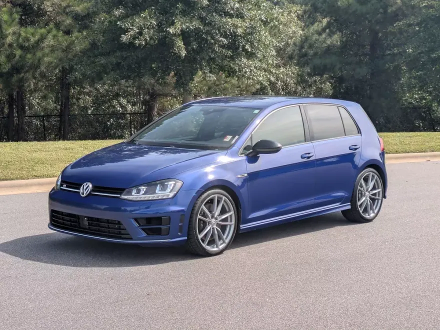 2017 Volkswagen Golf R 4Motion photo 1