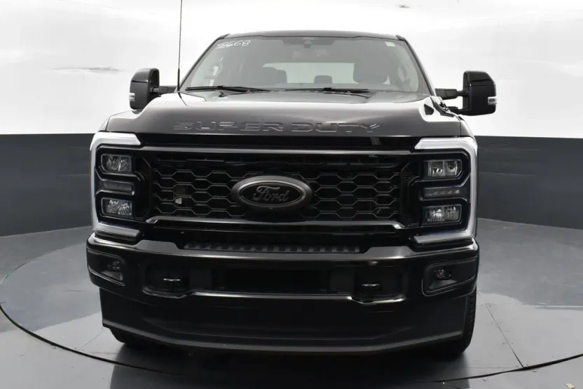 2025 Ford F-350 Lariat photo 1