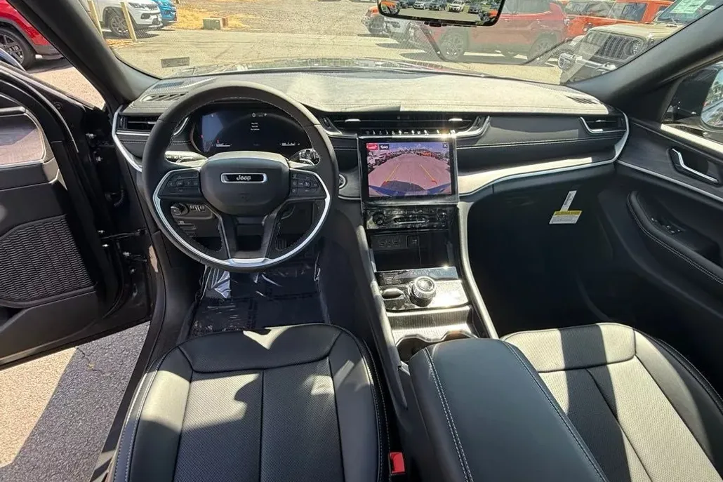 2025 Jeep Grand Cherokee Limited photo 1