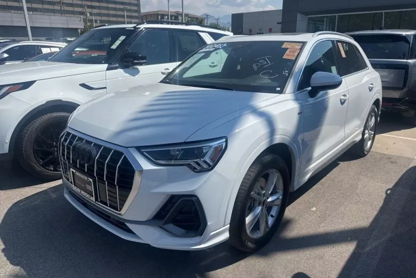 2024 Audi Q3 S line Premium Plus photo 1