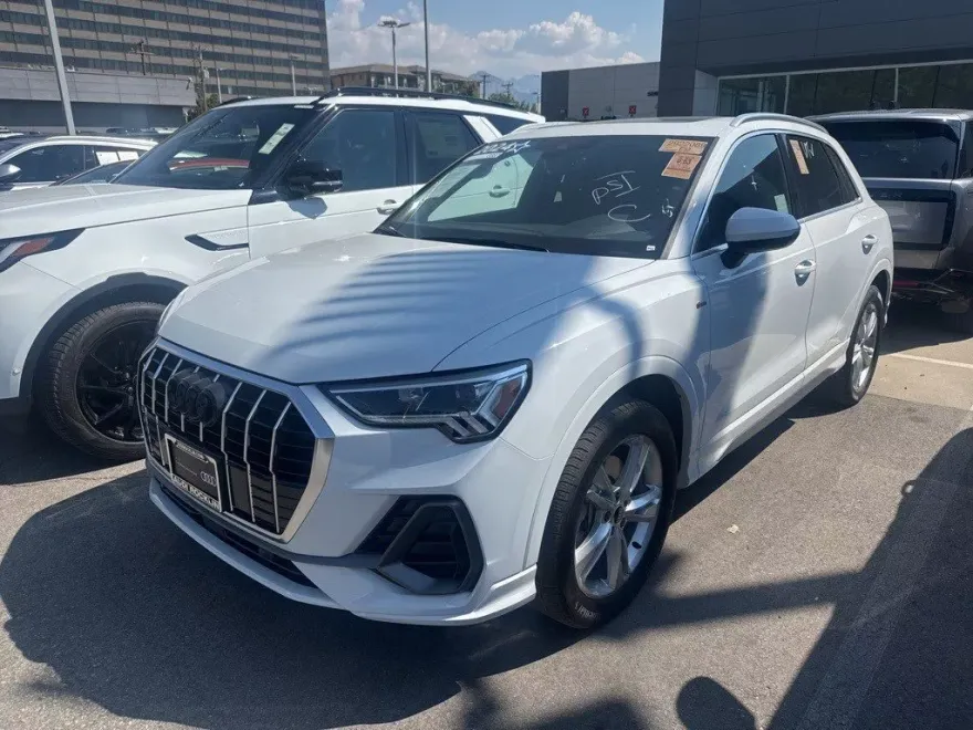 2024 Audi Q3 S line Premium Plus photo 1