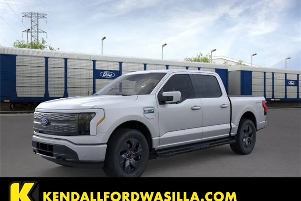 2025 Ford F-150 Lightning Lariat photo 1