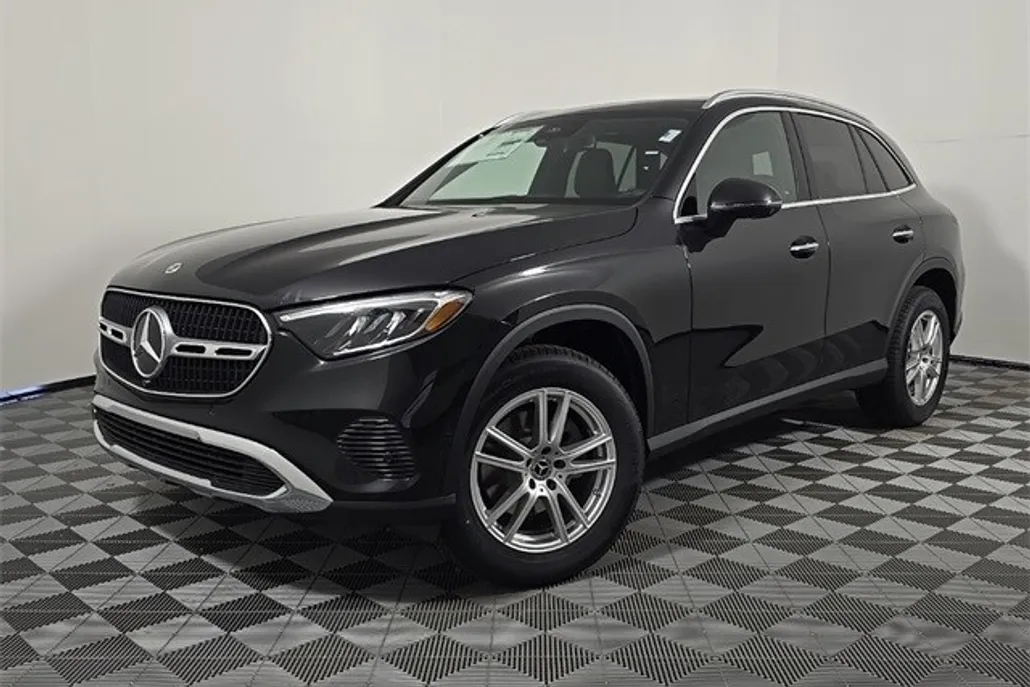 2025 Mercedes Benz GLC 300 4MATIC photo 1