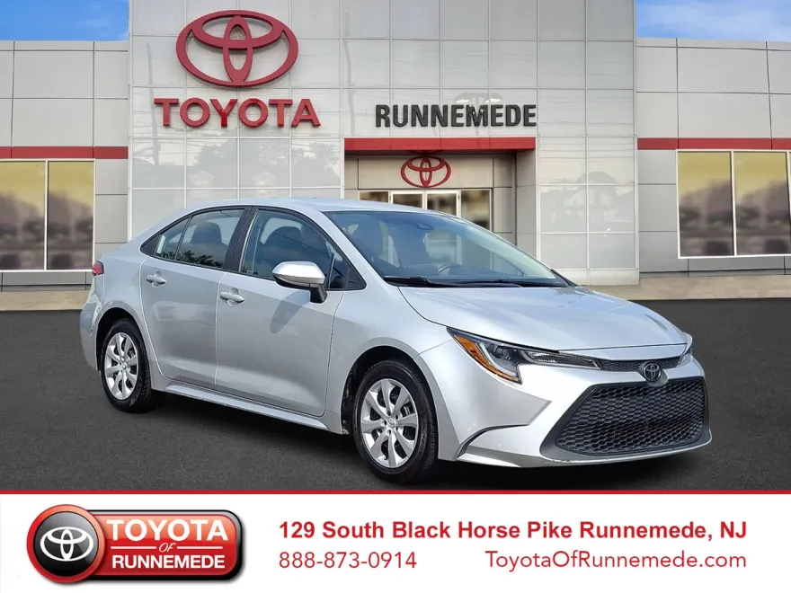 2022 Toyota Corolla LE photo 1