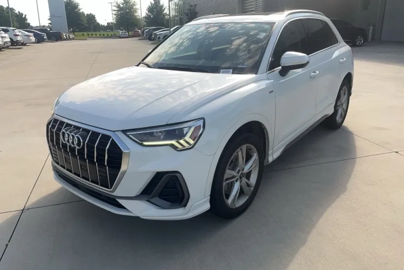 2022 Audi Q3 S line Premium Plus photo 1