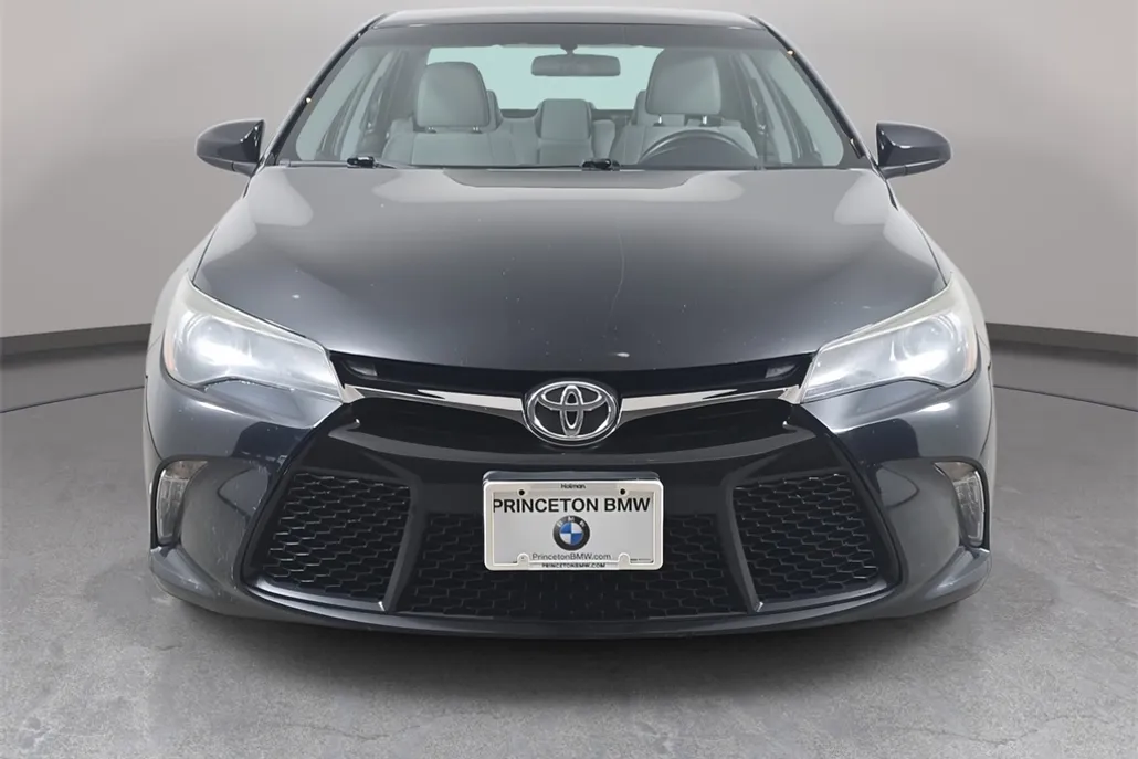 2015 Toyota Camry XSE photo 1