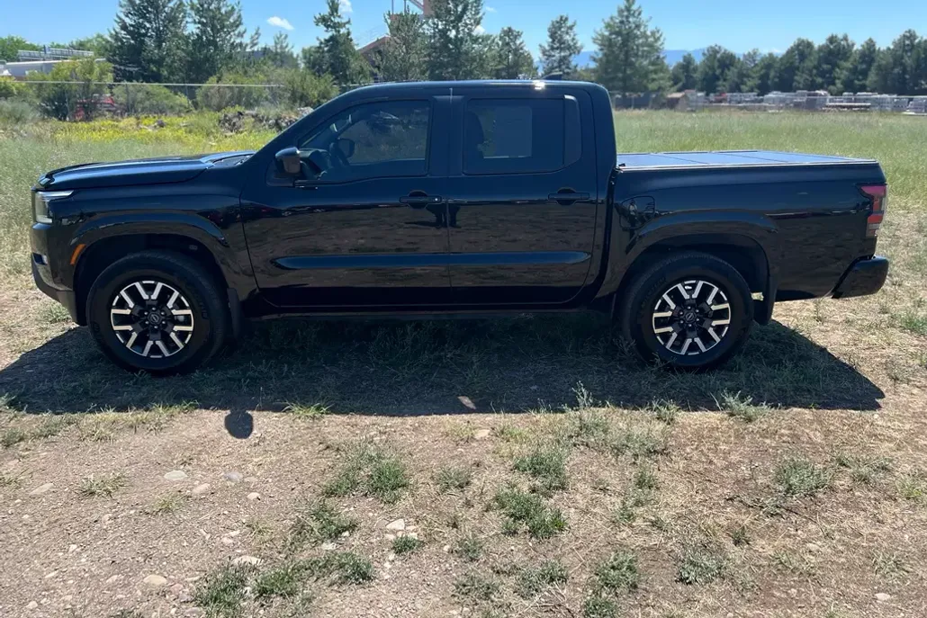 2024 Nissan Frontier SL photo 1