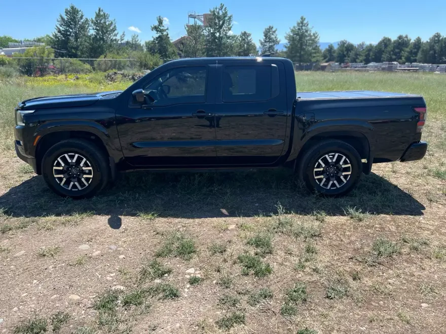 2024 Nissan Frontier SL photo 1