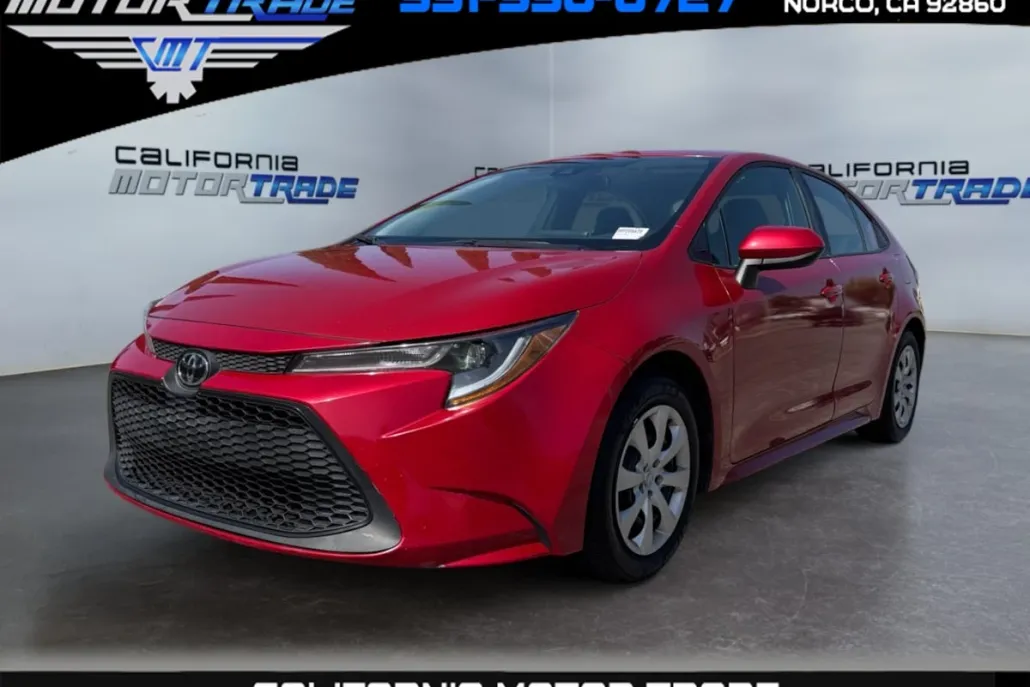 2021 Toyota Corolla LE photo 1